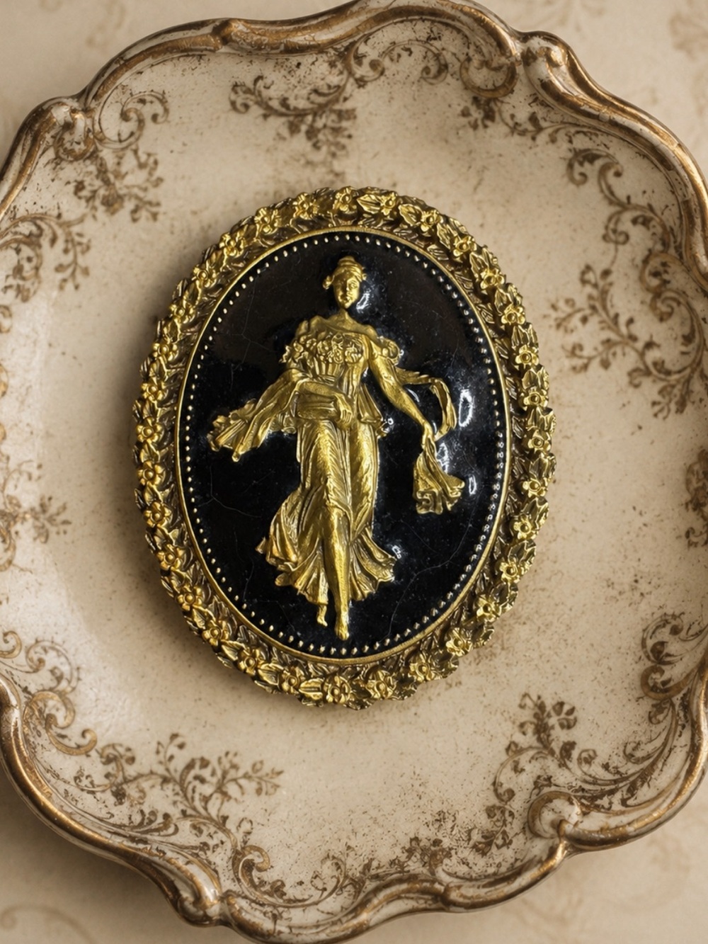 Brooch Victorian Revival Black and Gold Cameo Estate Vintage